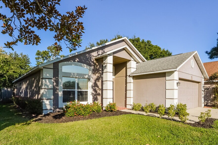 Building Photo - 2857 Aragon Terrace