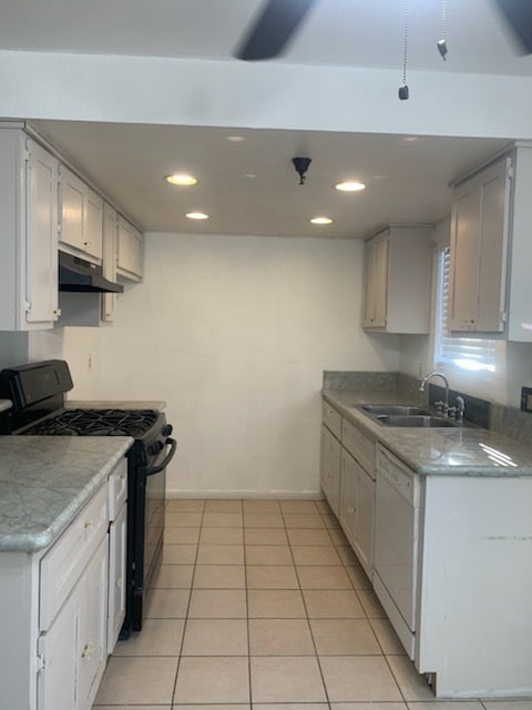 Building Photo - 12923 Doty Ave