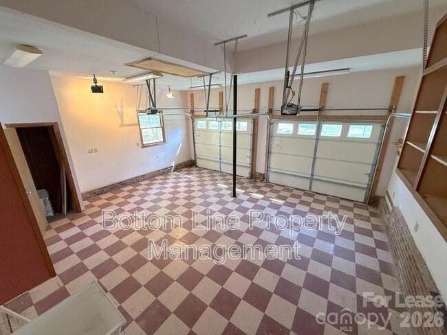 Building Photo - 9423 Fairmead Dr