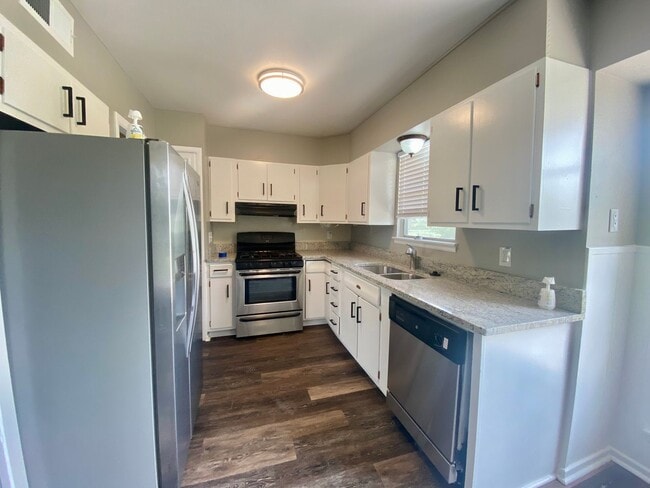Building Photo - Adorable remodeled home 3 bedroom 2 bath i...