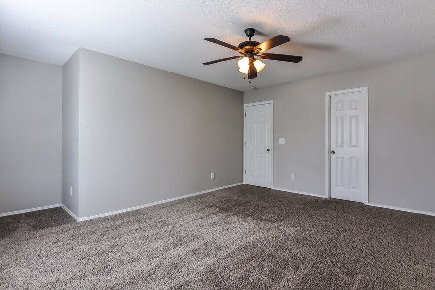 Building Photo - 3036 Van Dorn Rd