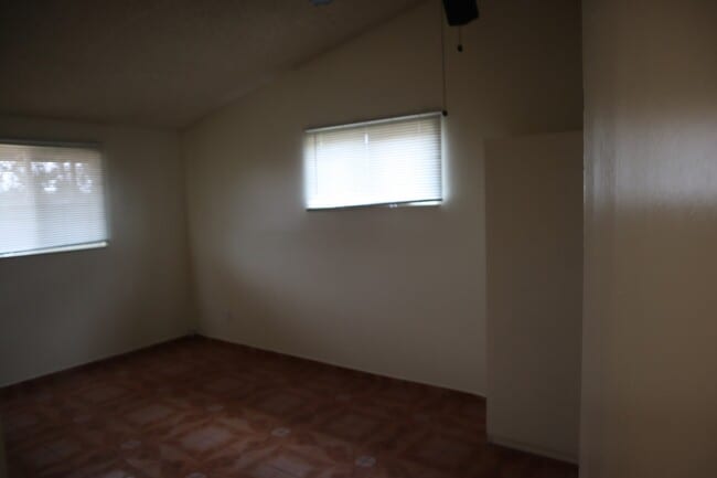 Building Photo - Apple Valley, 3 Bedroom, 2 Bathrooms, 1/2 acre property, Fully fenced