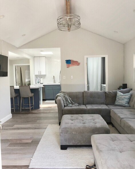 Building Photo - 2687 Ferdinand Rd