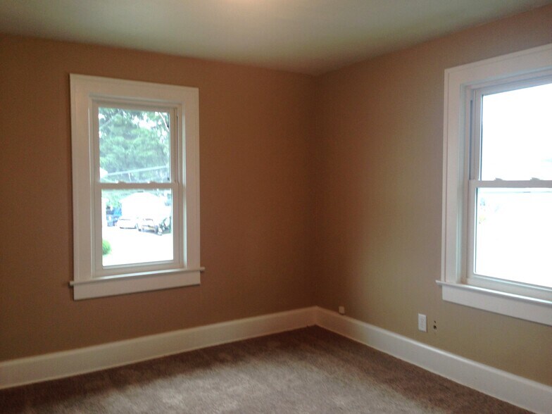 Building Photo - 20 Verdun Dr