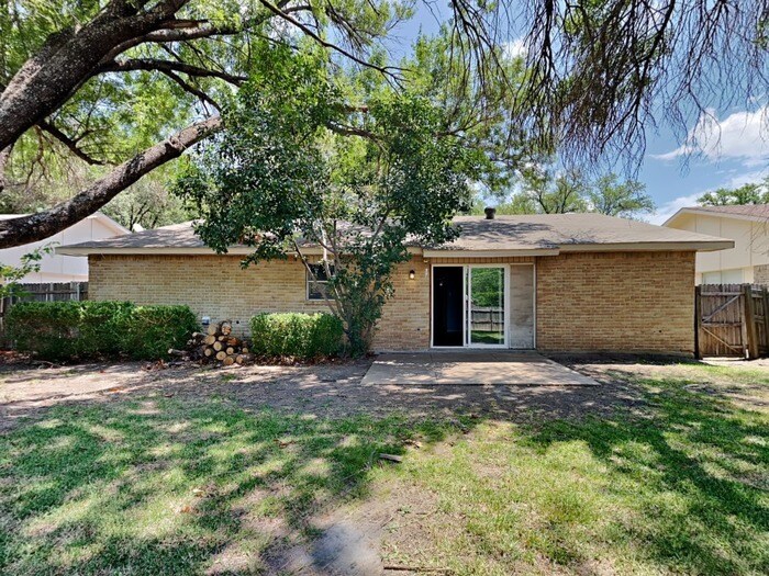 Building Photo - 2706 Santa Anna Dr
