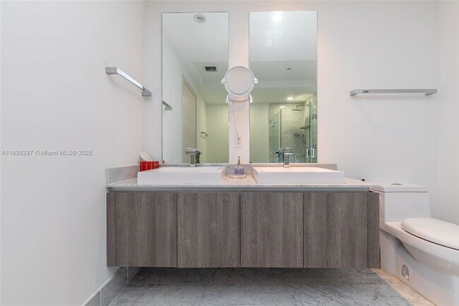 Building Photo - 801 S Miami Ave