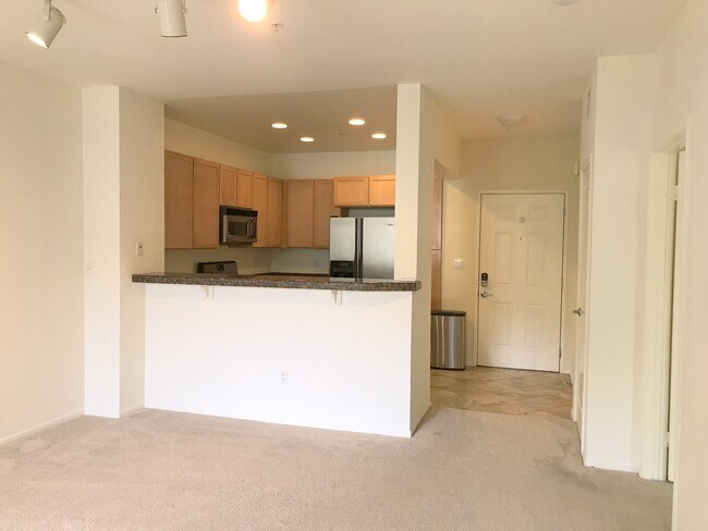 Building Photo - Ideally located Playa Vista Condo