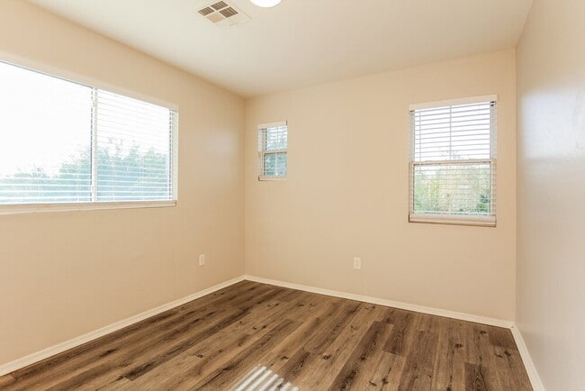 Building Photo - 12026 W Yuma St