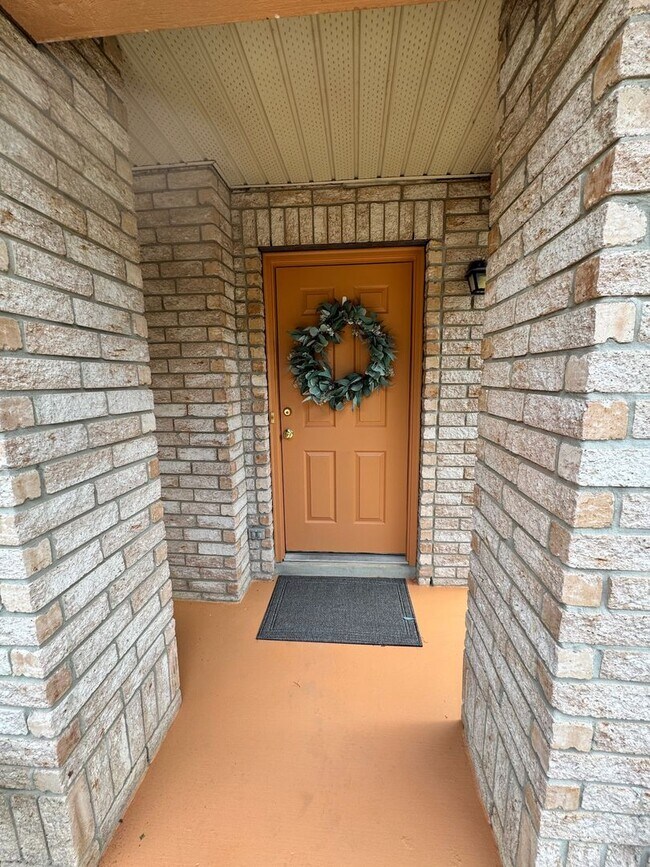 Building Photo - Spacious 3-Bedroom Home in Prime Location ...