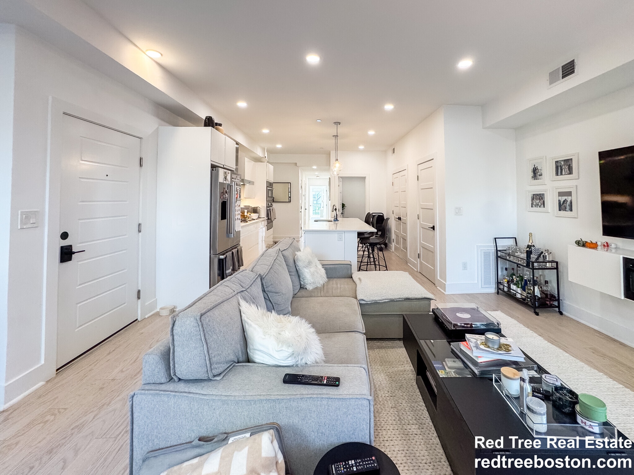 Building Photo - 231 Maverick St