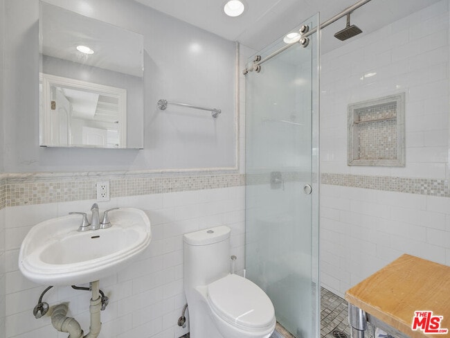 Building Photo - 743 N Orange Dr