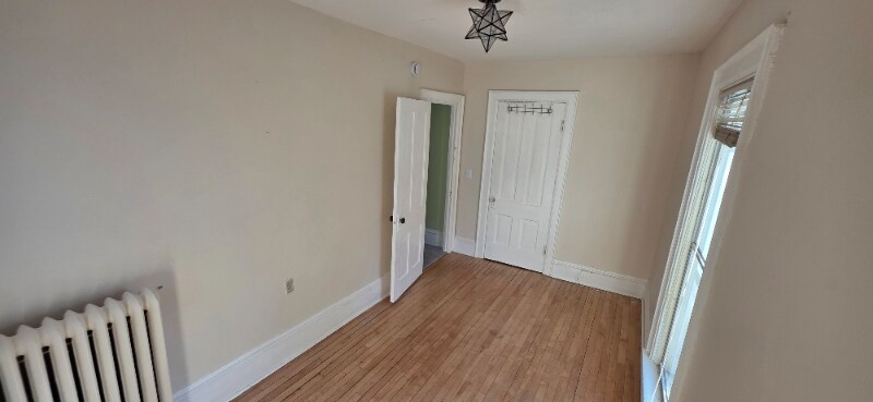 Building Photo - 621 6th St SE