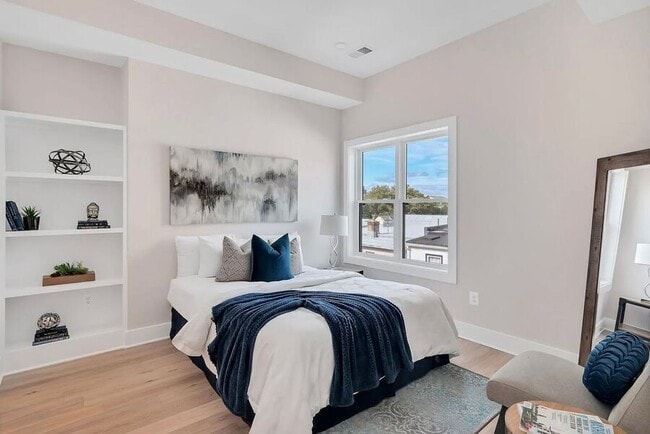 Building Photo - 1130 Penn St NE