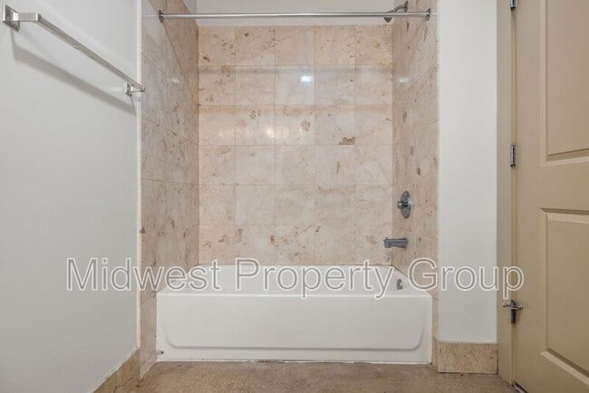 Building Photo - 4244 Chouteau Ave