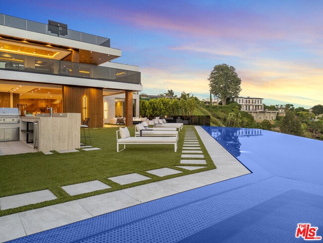 Building Photo - 1033 Somera Rd