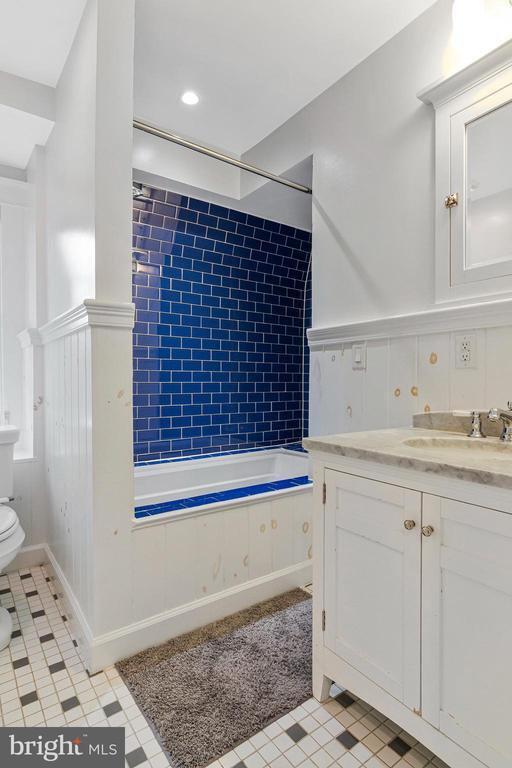 Building Photo - 3921 Harrison St NW