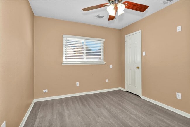 Building Photo - 10822 Oak Acres Dr