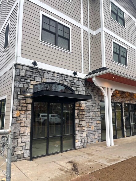 Building Photo - 533 4th Ave SW