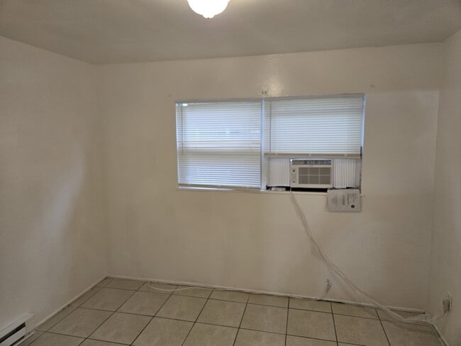Building Photo - 1147 40th St S