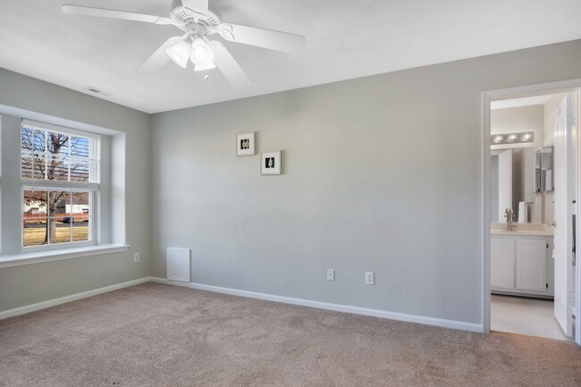 Building Photo - Updated 3-Bed, 2.5-Bath Yorktown Condo with Modern Kitchen, Parking & Community Amenities