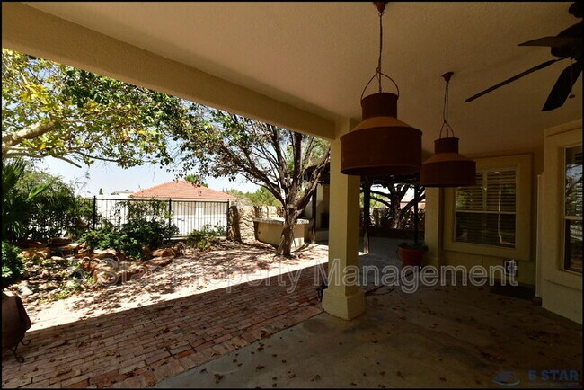 Building Photo - 6598 Eagle Ridge Dr