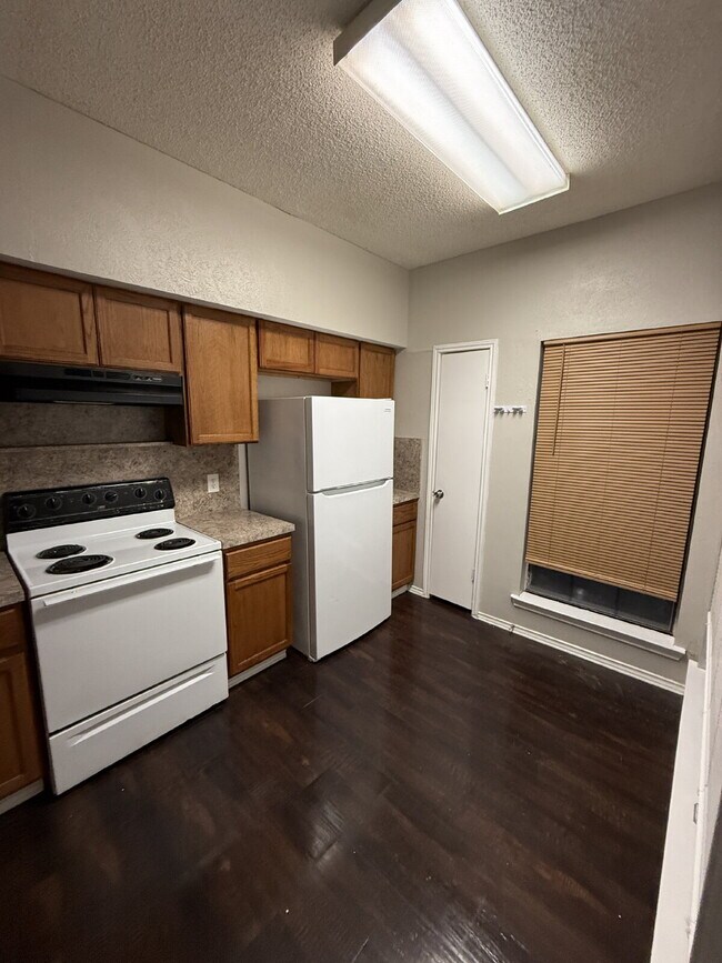 Building Photo - 9601 Forest