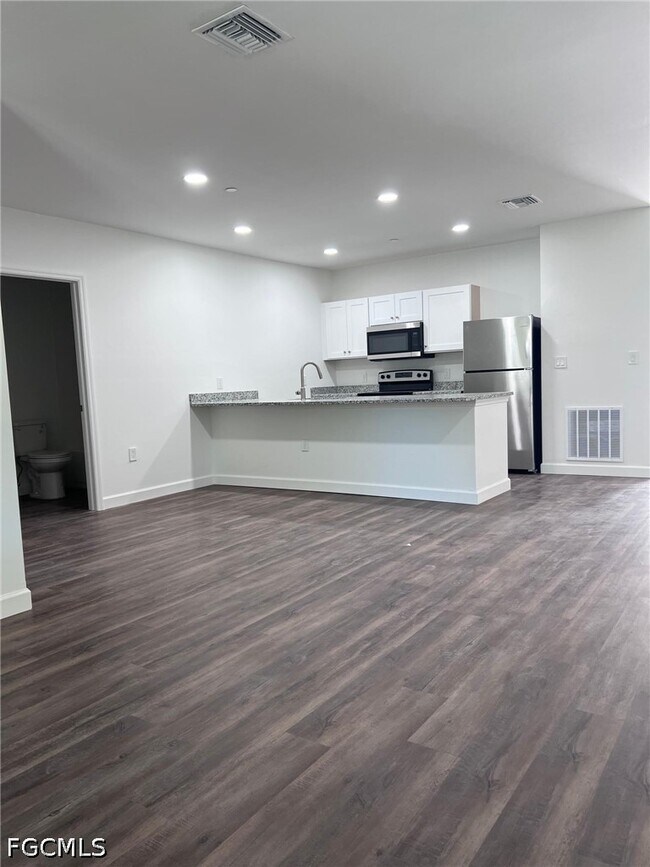 Building Photo - 580 Belle Arbor Blvd