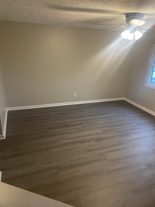 Building Photo - 221 Fountain Dr