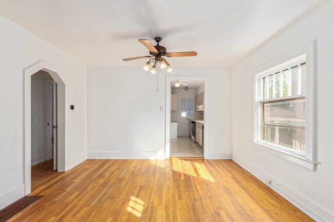Building Photo - Great two bed two bath bungalow for rent i...