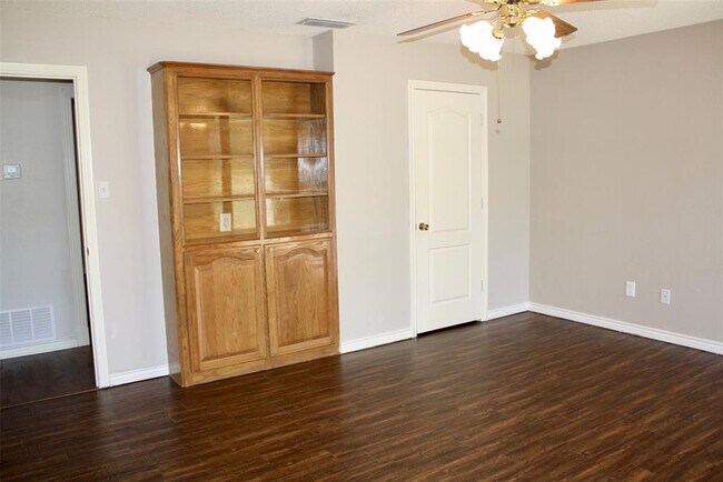 Building Photo - 1179 Martin St