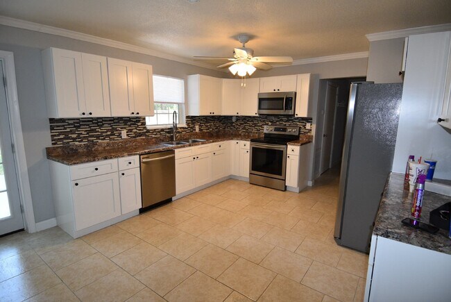 Building Photo - House for Rent