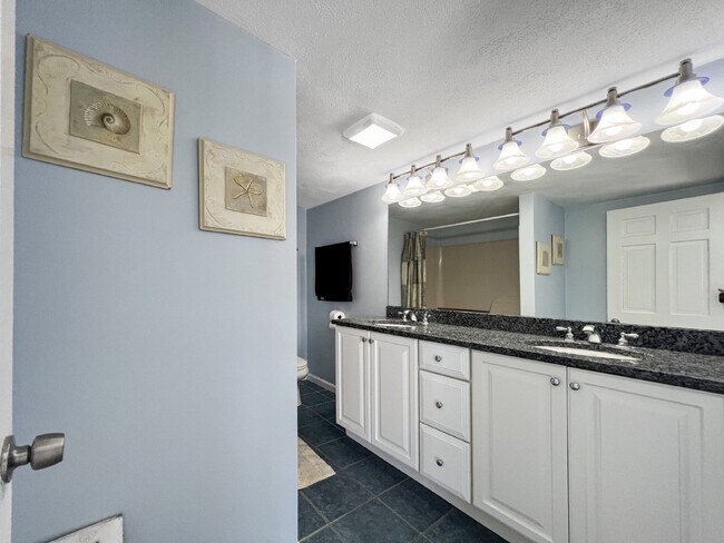 Building Photo - Beach-front condo Fall/Winter rental Septe...