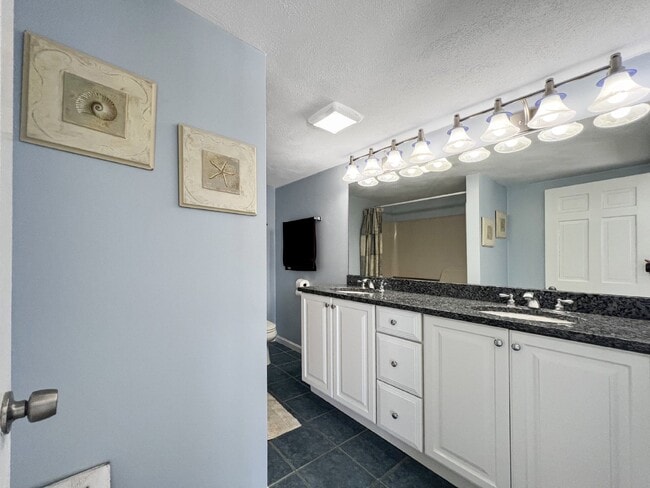Building Photo - WINTER RENTAL Beach-front condo September ...