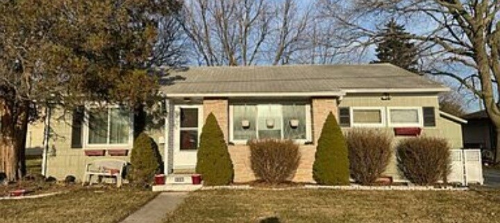 Beautiful 3 bedrooms house in very good neighborhood - 210 N Penn St