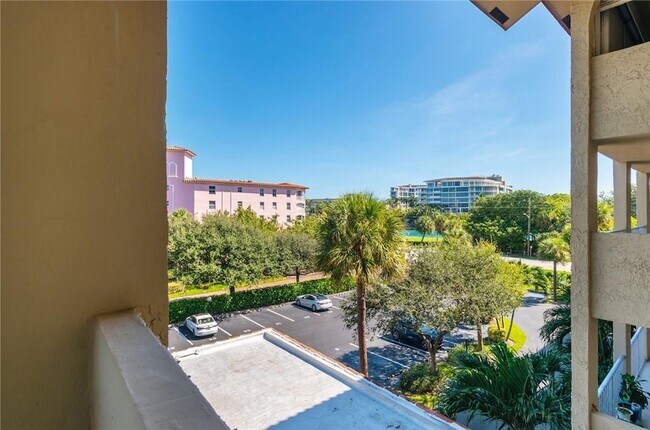 Building Photo - 950 Ponce De Leon Rd