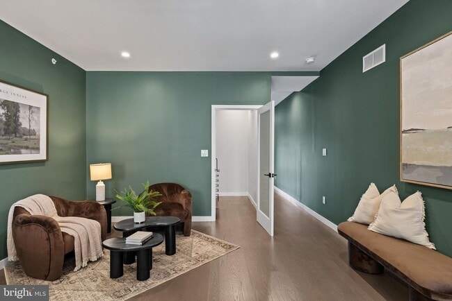 Building Photo - 2106 Spring St