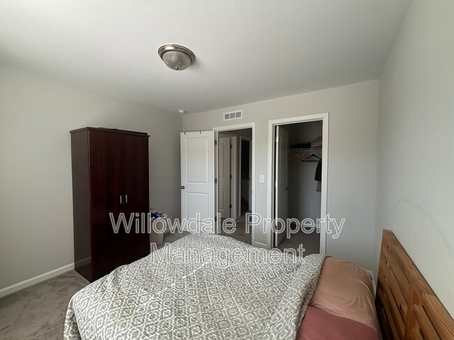 Building Photo - 203 Gremar Dr.