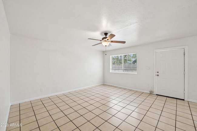 Building Photo - 2133 W Adams St