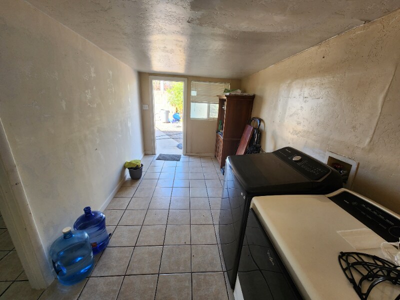 Building Photo - 3518 W Lynwood St