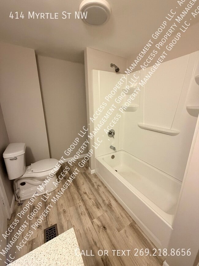 Building Photo - 414 Myrtle St NW