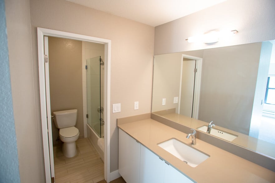 Primary Bathroom - 202 Shoreline Ct