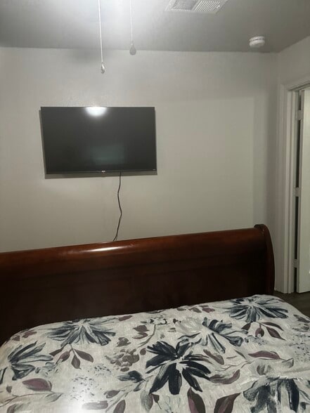 Master bedroom - 9115 Palmetto St