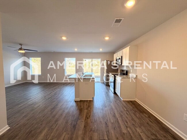 Building Photo - Spacious Two-Story Townhome with Open Layout!