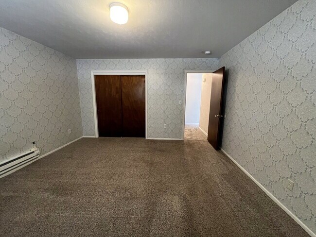 Building Photo - Charming West Side Upper-Level Duplex for ...