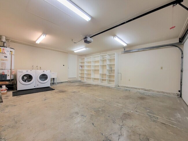 Building Photo - Updated Home in Palo Alto Available with Air Conditioning