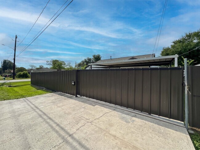 Building Photo - 730 Dunkley Dr