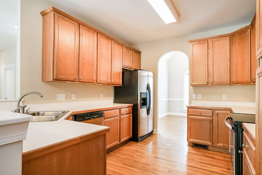 Building Photo - 429 Longbourn Dr