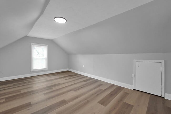 Building Photo - Spacious 4 Bedroom Single Family Home – Fe...