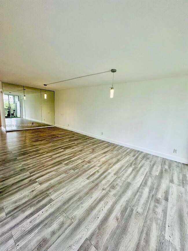 Building Photo - 2940 N Course Dr