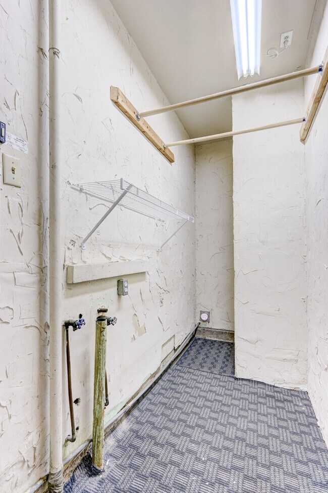 Building Photo - Spacious 3-Bedroom Home with a Fenced Yard...